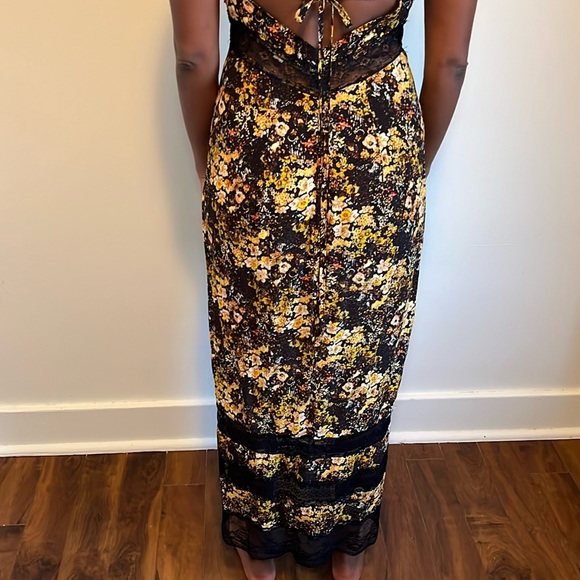 Urban outfitters Lexi Lace Floral Midi Dress - Picture 6 of 7